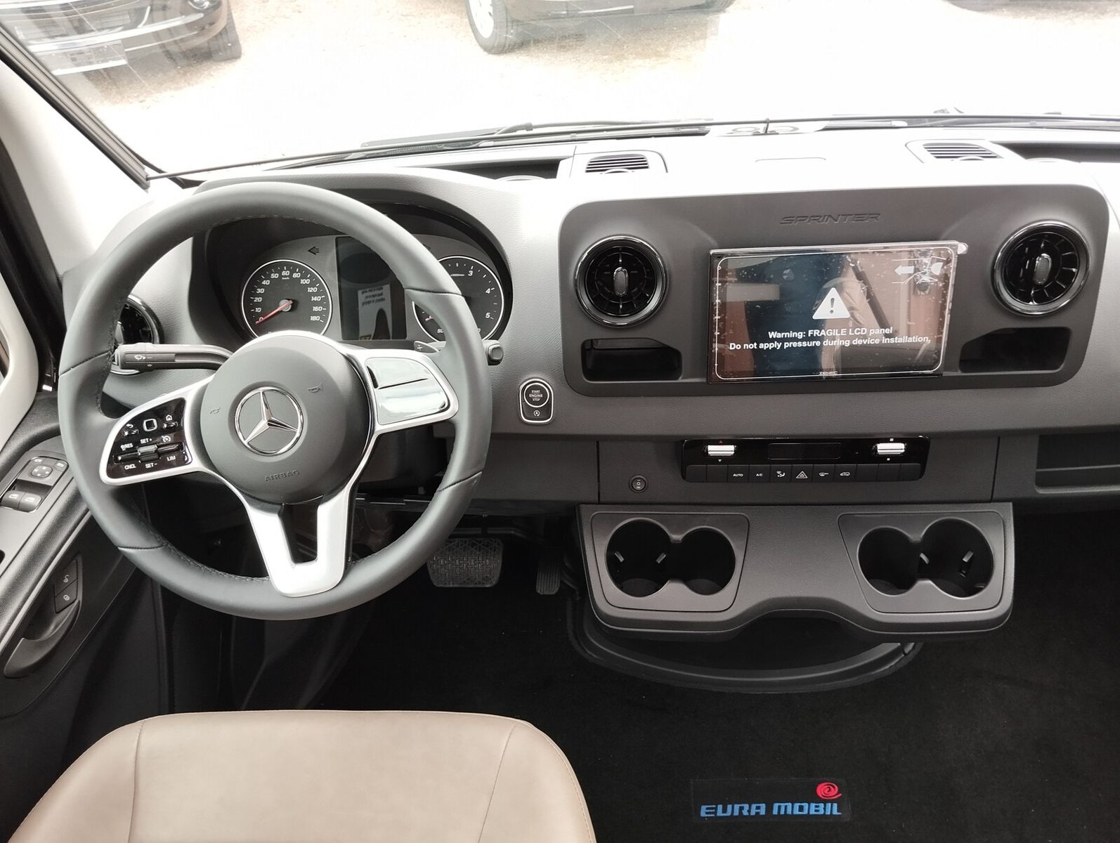 Fahrzeugabbildung Eura Mobil Profila T 696 EB Fahrassistenz Mondial Plus