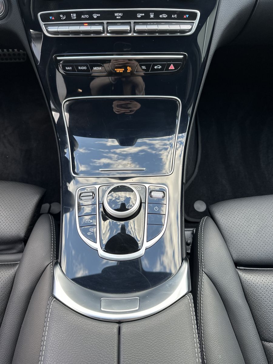 Fahrzeugabbildung Mercedes-Benz C 300de AMG-Line NAV+LED+KAMERA+CARPLAY+DAB+1H