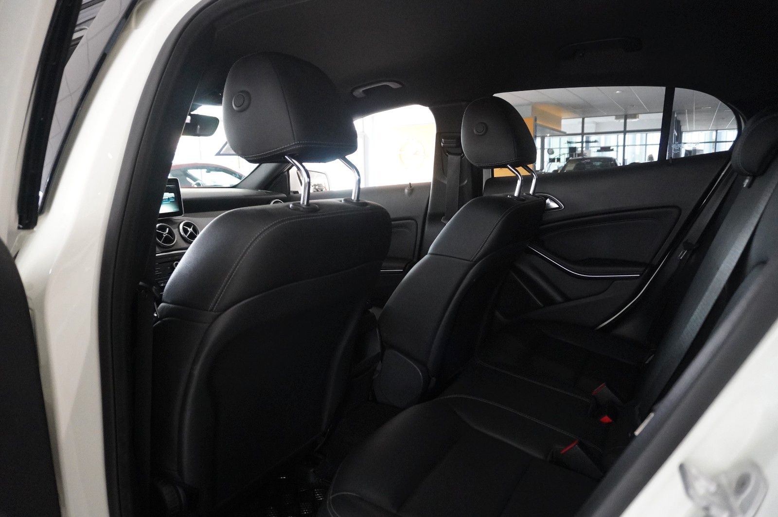 Fahrzeugabbildung Mercedes-Benz GLA 180 STYLE 7G-DCT NAVI/BI-XENON/SHZ/KAMERA
