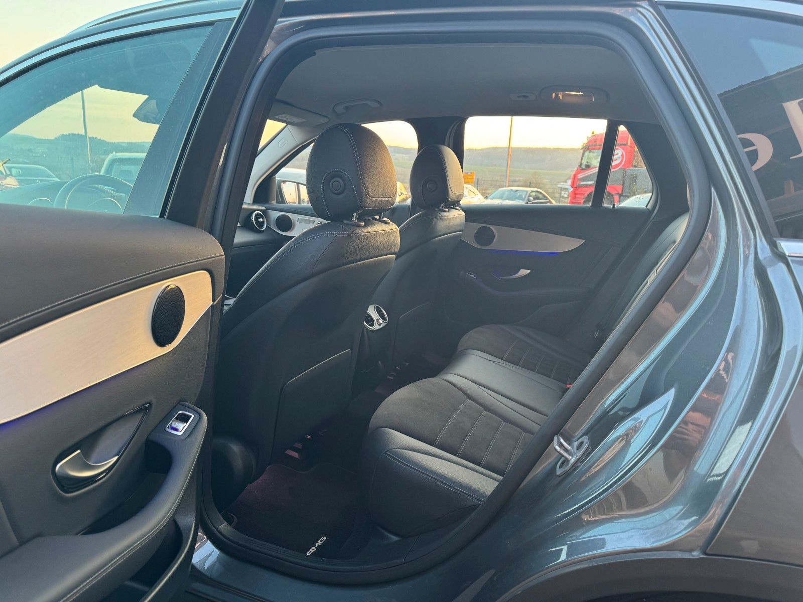 Fahrzeugabbildung Mercedes-Benz GLC 300 4M AMG Distr+360°+Memory+Ambiente+Carpla