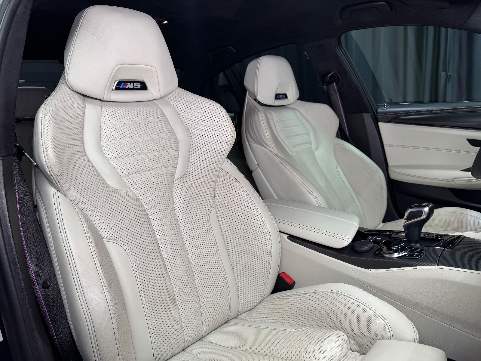 Fahrzeugabbildung BMW M5 LIM|BOWERS|TV|KERAMIK|INDIVIDUAL|VOLL