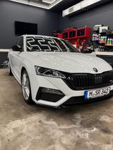 Skoda Octavia 2.0 TSI DSG RS PLUS COMBI - Skoda Octavia Gebrauchtwagen in München