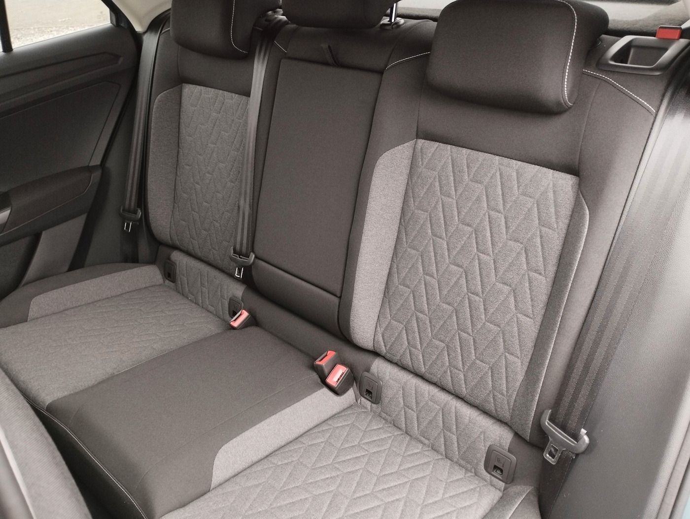 Fahrzeugabbildung Volkswagen T-Roc 1.5 TSI MOVE NEU42T DSG LED Kamera SHZ All