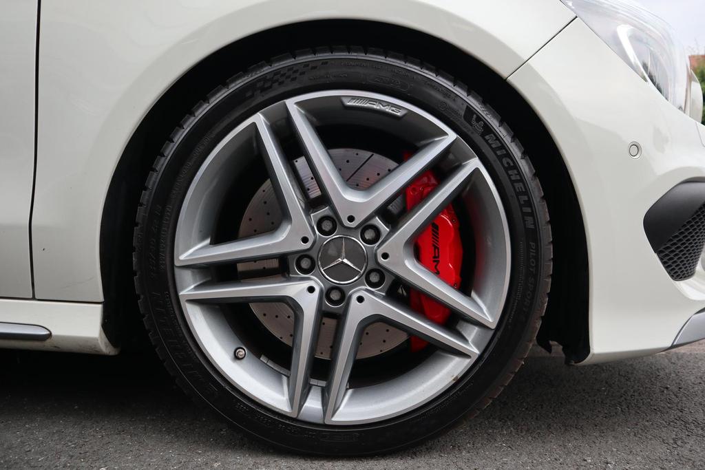 Mercedes-Benz CLA 45 AMG Shooting Brake