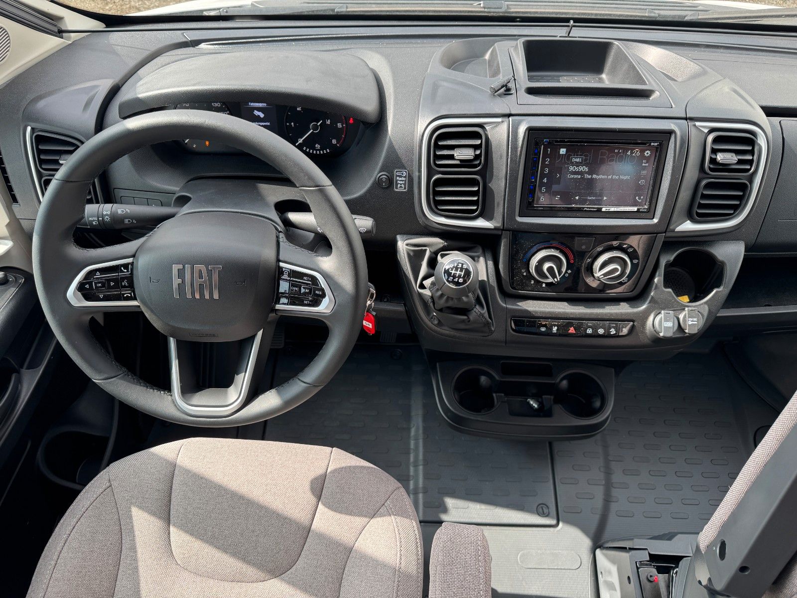 Fahrzeugabbildung Bürstner Lyseo TD 727 G Harmony Line - SIE SPAREN -28%!