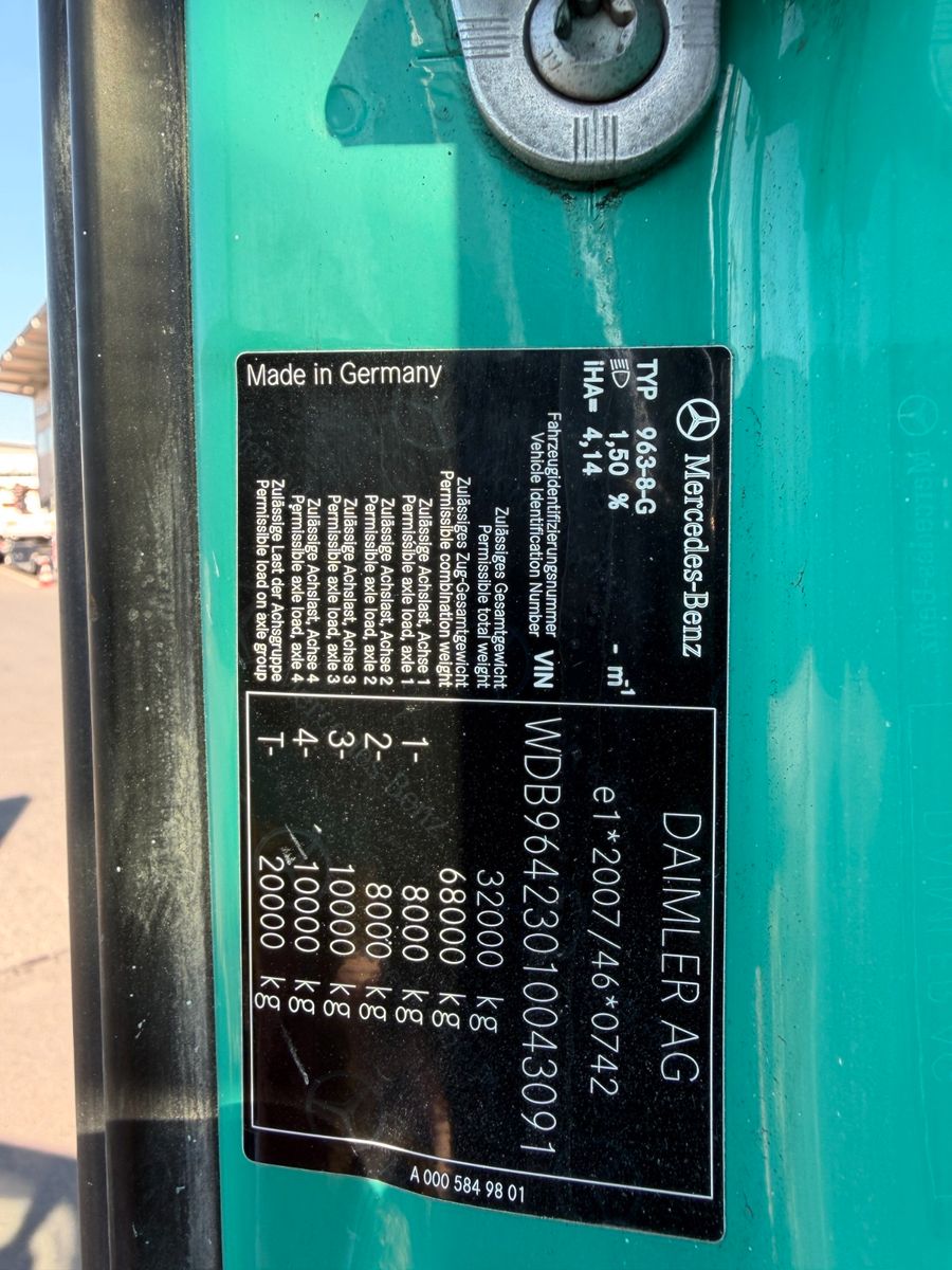 Fahrzeugabbildung Mercedes-Benz Arocs 3251K 8x4 AMTEC Thermokipper +Sprider M25E