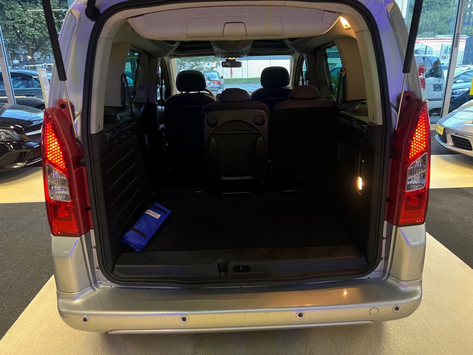 Fahrzeugabbildung Peugeot Partner Tepee Family * 1.HAND *