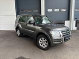 Mitsubishi Pajero 3,2 DI-D 4WD Automatik/45.000km/1.Hand - Mitsubishi Gebrauchtwagen Stuttgart