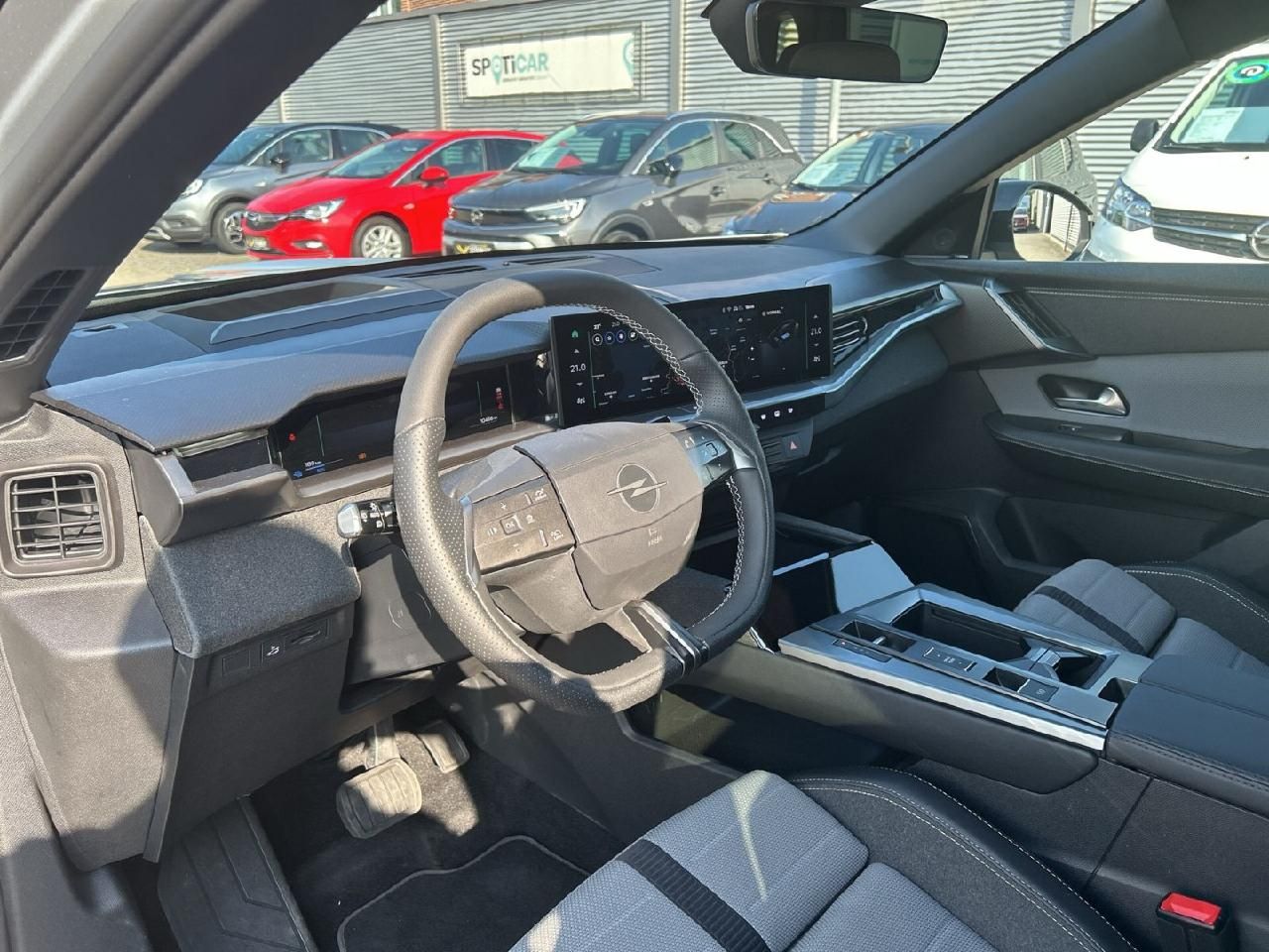 Fahrzeugabbildung Opel Grandland Electric 82 KWh - 157 kW GS