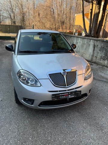 Lancia Ypsilon 1.3 MJT 75 CV Unyca