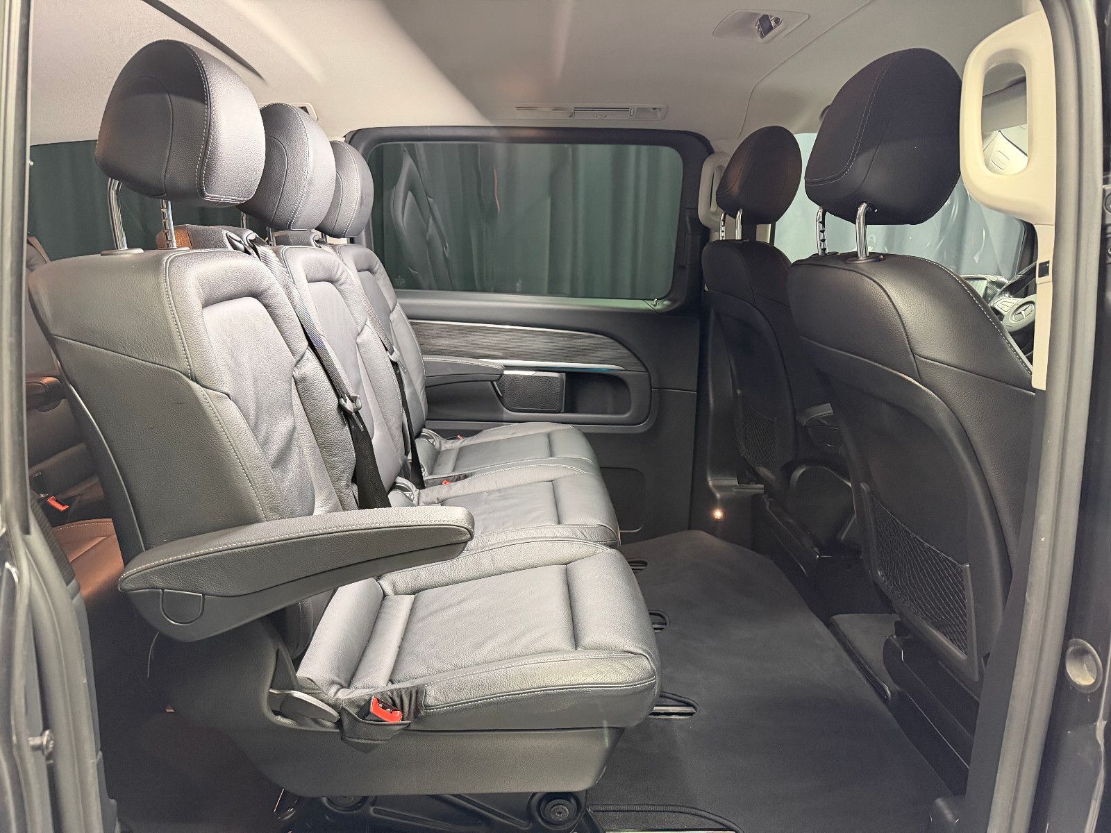 Fahrzeugabbildung Mercedes-Benz V300 d AVANTGARDE EDITION 4MATIC lang|BURMESTER|