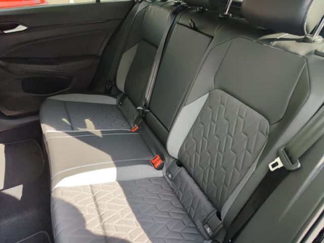 Fahrzeugabbildung Volkswagen Golf Variant ENERGY 1,5 eTSI DSG AHK EASY OPEN N
