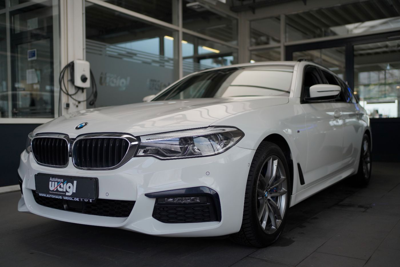 Fahrzeugabbildung BMW 530d xDrive M Sport Standheizung+PanoramaGlasdac