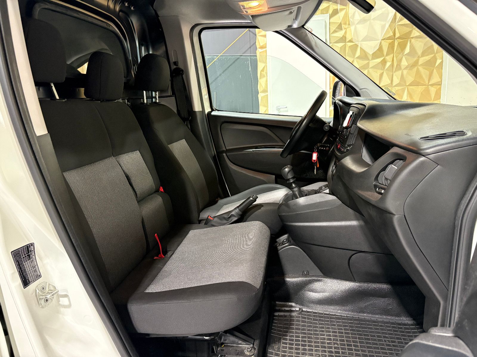 Fahrzeugabbildung Fiat Doblo SX Kasten/3-SITZ/PDC/KLIMA/TEMPOMAT