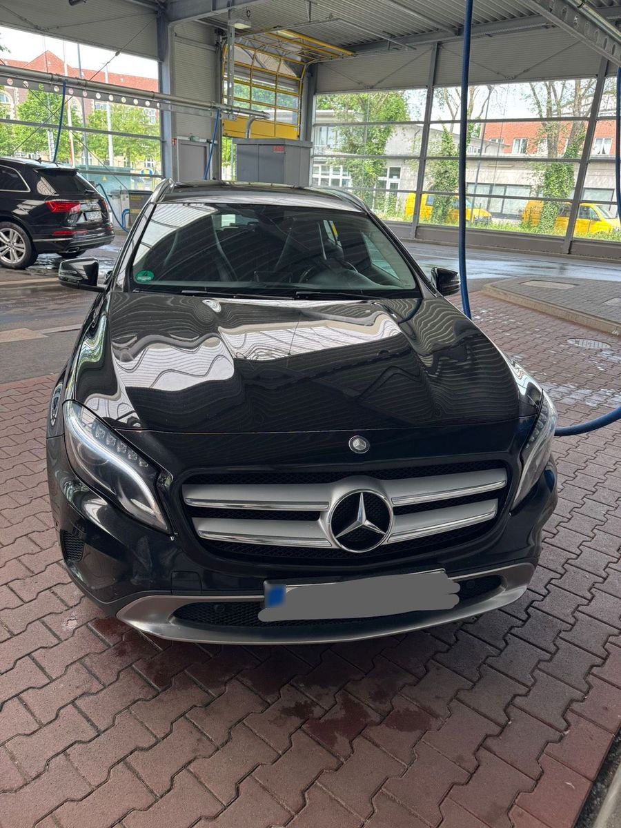 MERCEDES-BENZ GLA 200