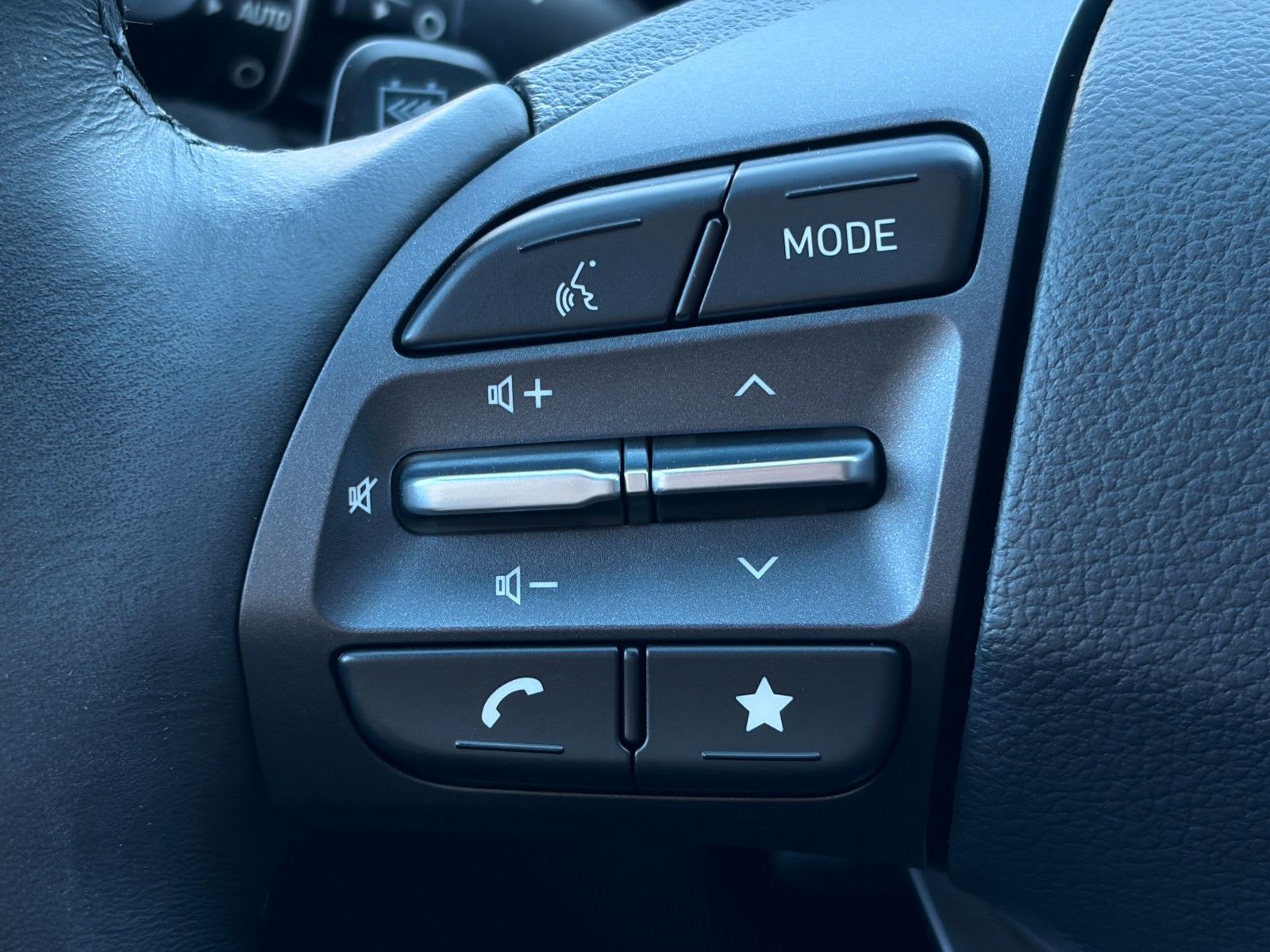 Fahrzeugabbildung Hyundai KONA E Trend SHZ LHZ ACC LKA LFA KRELL CarPlay