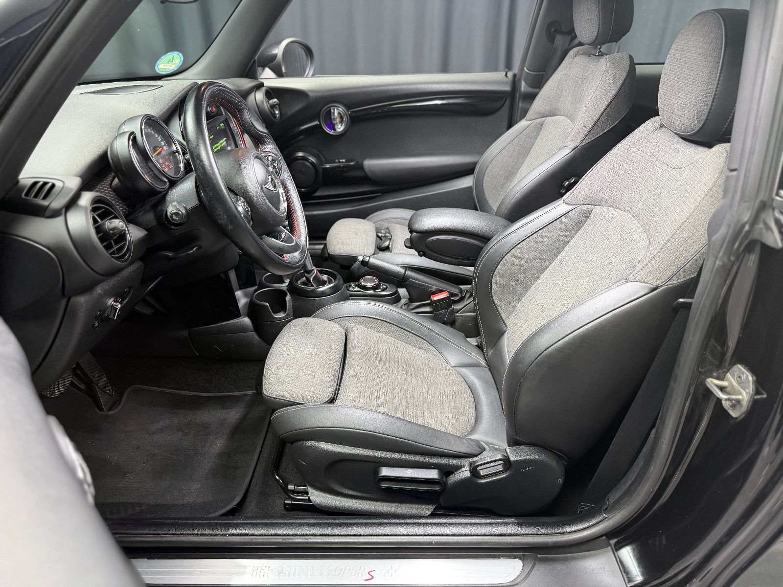 Fahrzeugabbildung MINI MINI Cooper S |1.HAND|AUTOMATIK|PANO