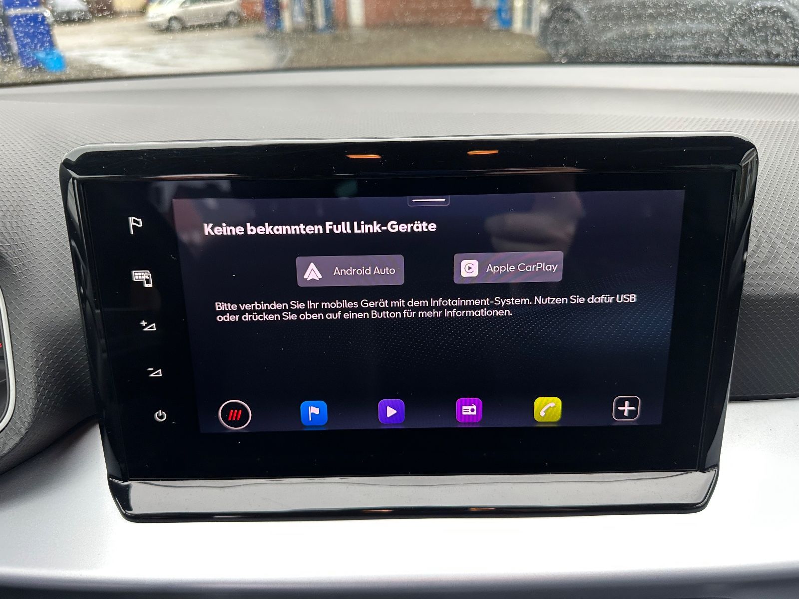 Fahrzeugabbildung SEAT Arona FR 1.5 TSI DSG Navi/LED/ACC/Dinamica