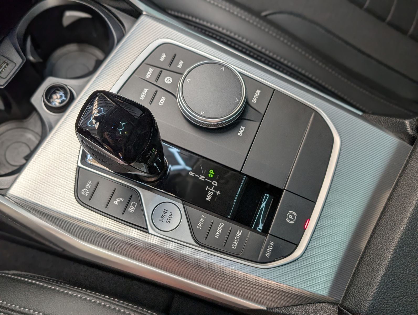 Fahrzeugabbildung BMW 320 e xDrive Sport Line Schadow Pano Laser Navi