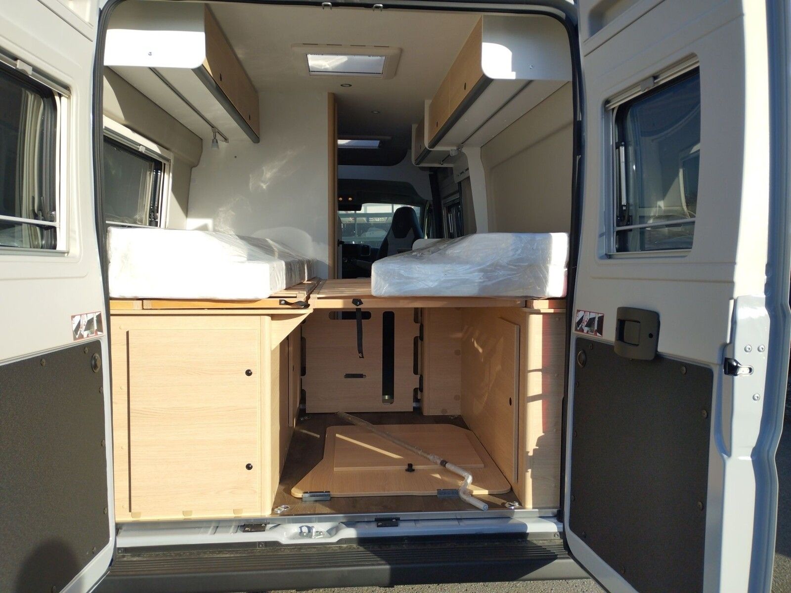 Fahrzeugabbildung Sunlight Adventure Cliff 640 Automatik, Dörr Edition, LTE