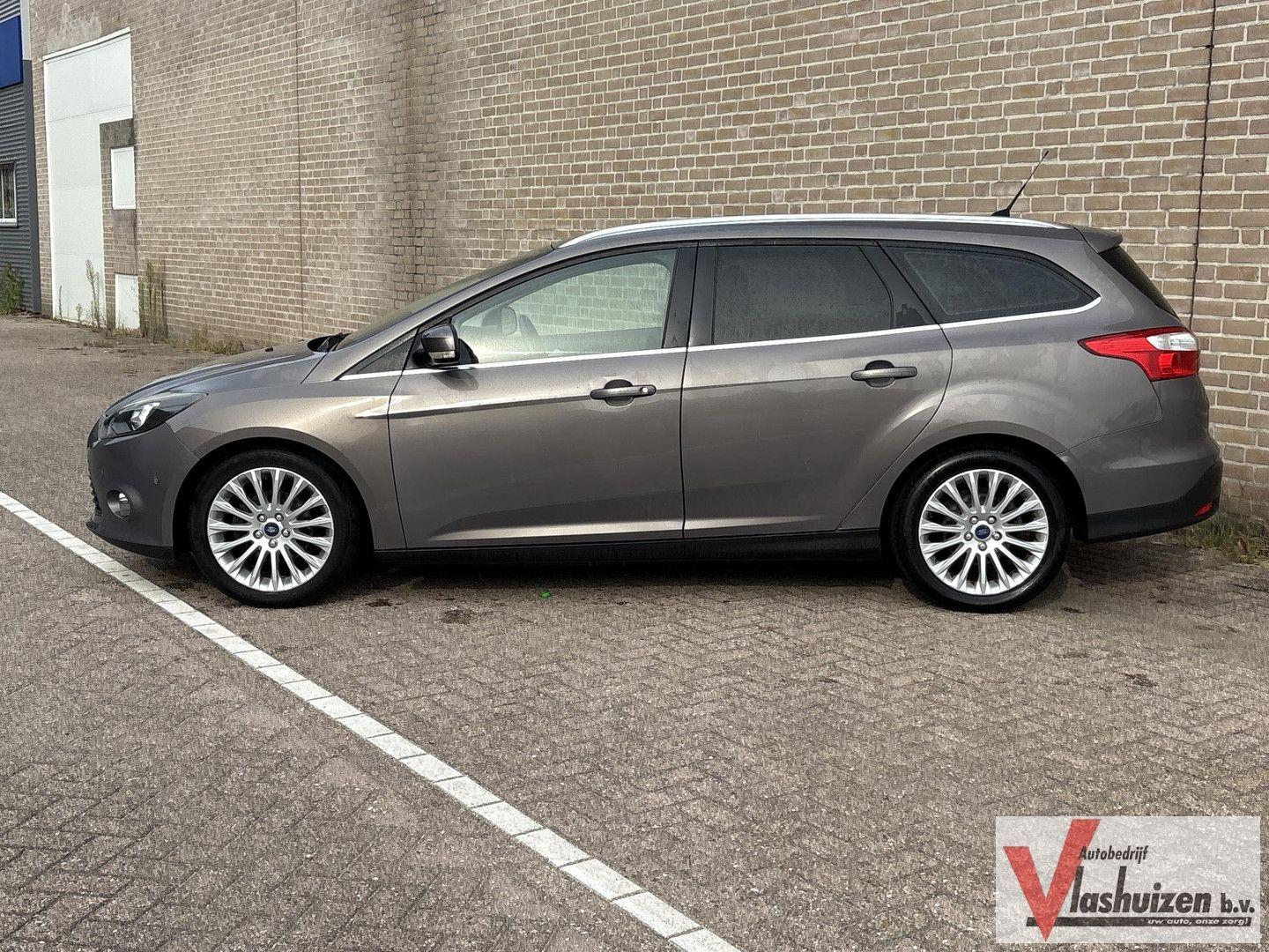 Ford Focus 2012 — photo 8
