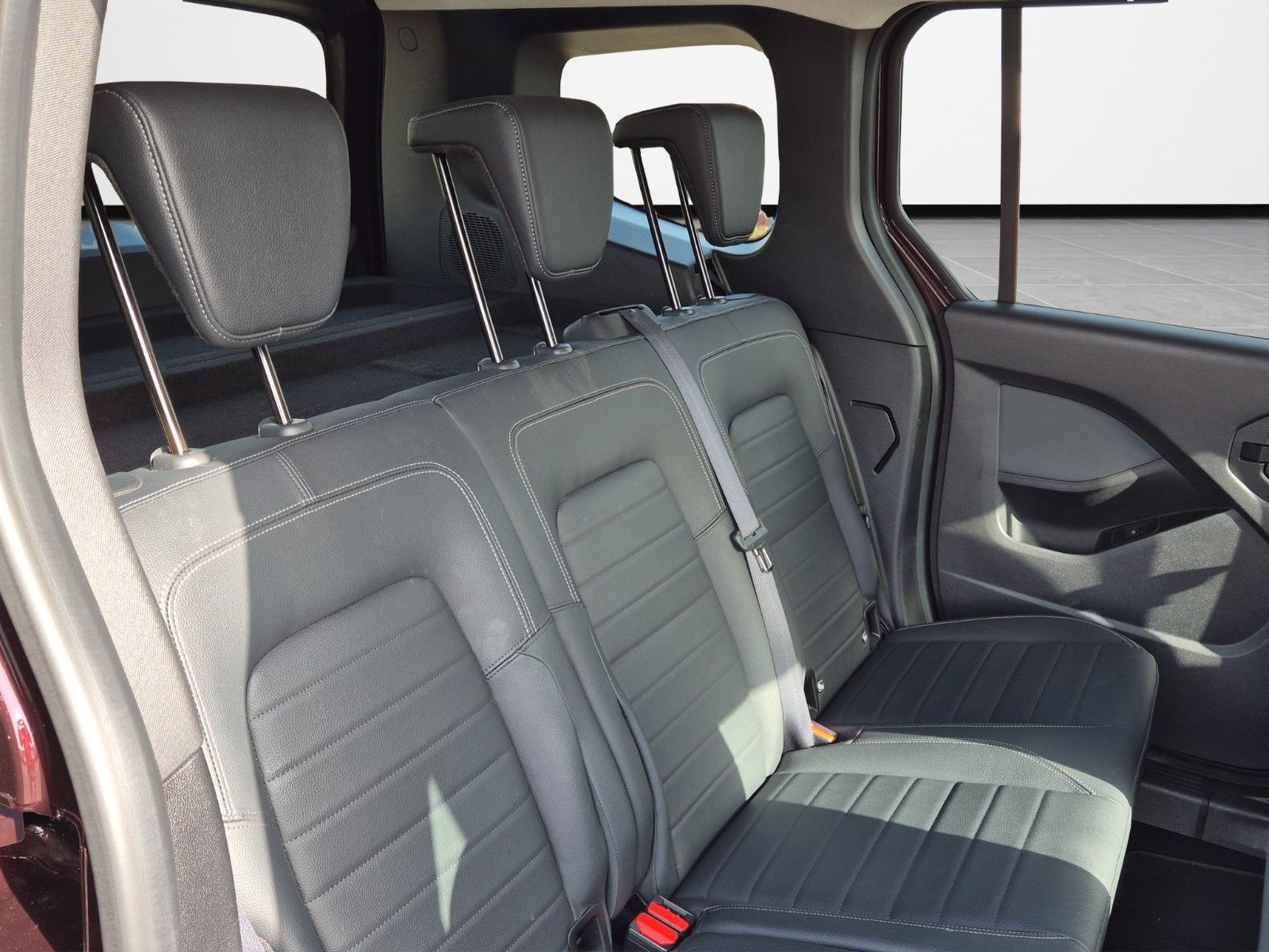 Fahrzeugabbildung Mercedes-Benz T-180 AUTOMATIK KAM LEDER NAVI LED ALLWETTER