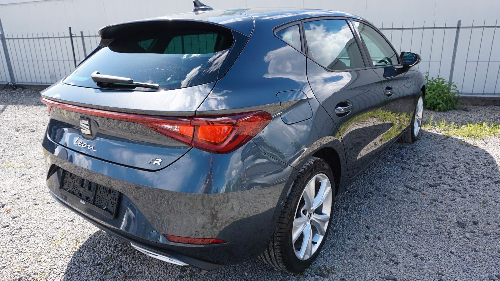 Fahrzeugabbildung SEAT Leon FR, SEAT Garantie, Navi, Sportfahrwerk, LED