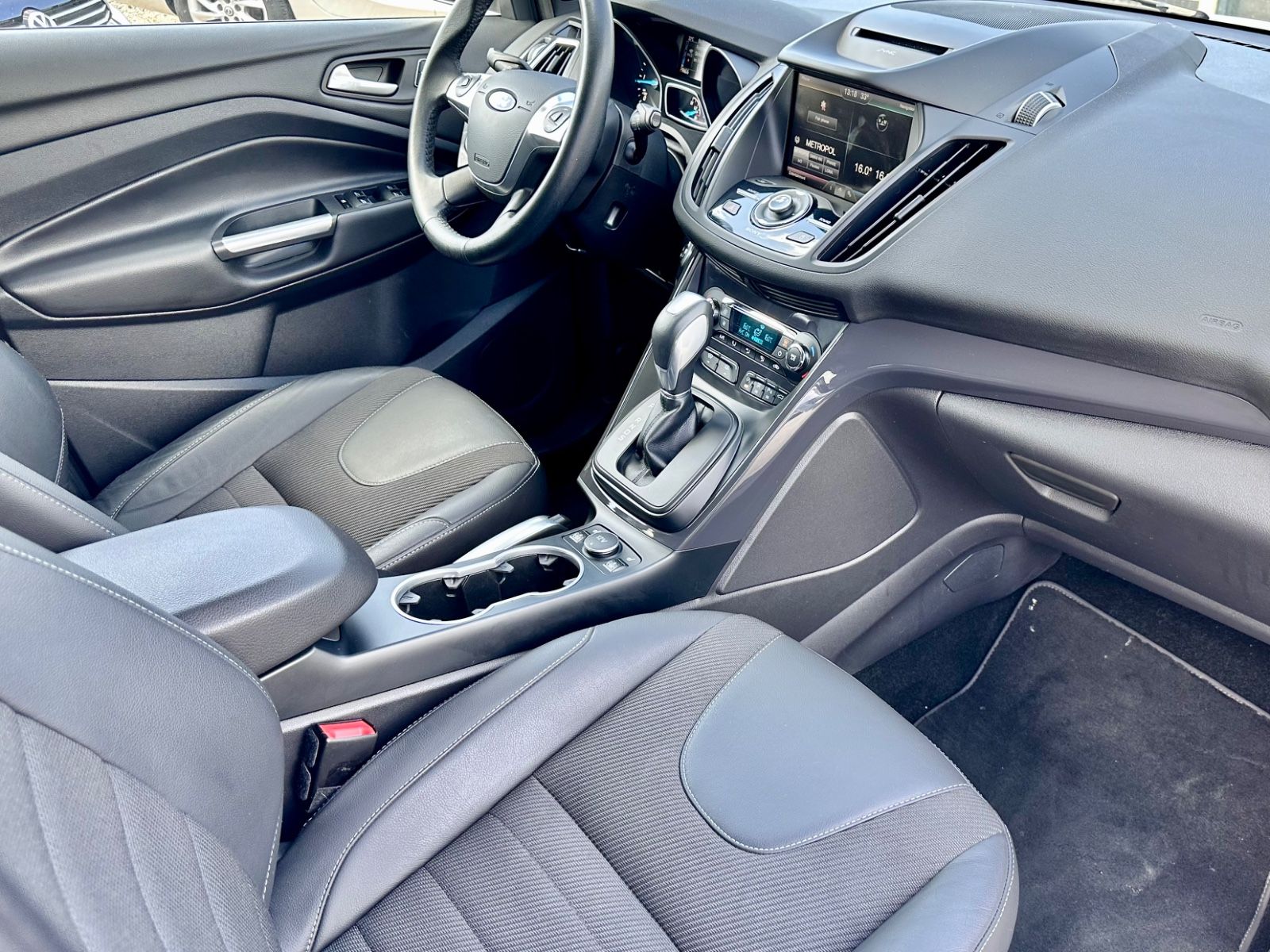 Fahrzeugabbildung Ford Kuga 2.0TDCI Titanium 4x4 *Autom.+Navi+Kamera*