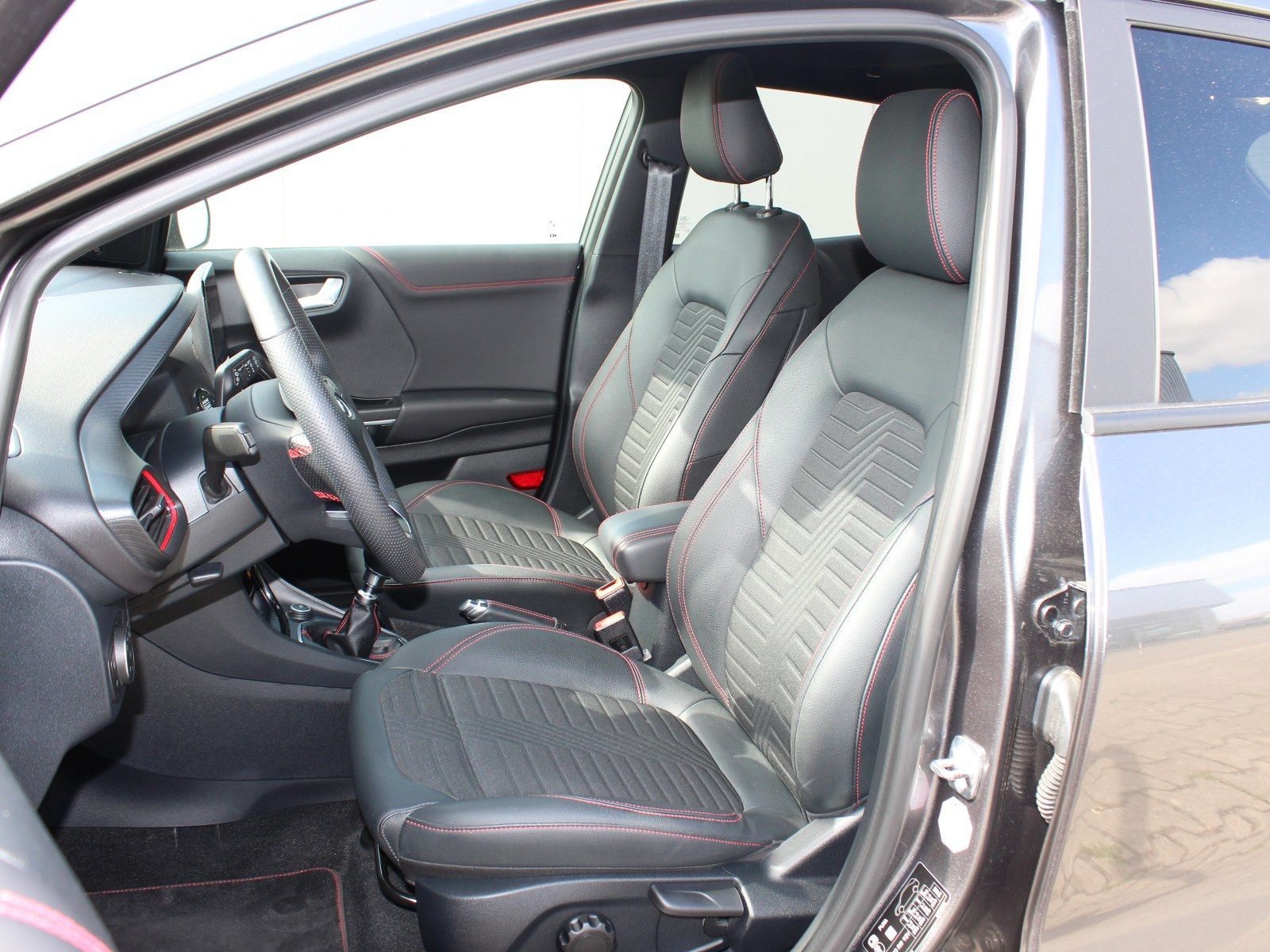 Fahrzeugabbildung Ford Puma ST-Line X 1,0 EcoBoost Mild Hybrid