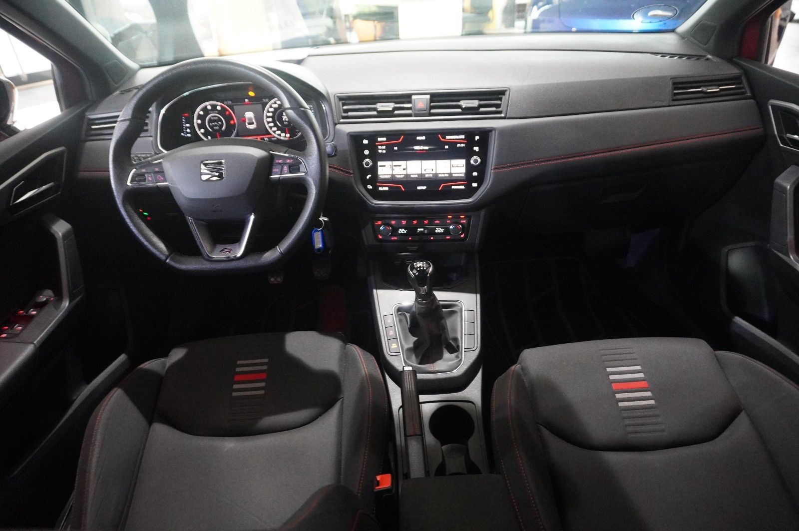 Fahrzeugabbildung SEAT Ibiza 1.0 TSI FR SPORT NAVI/LED/VIRTU./SHZ/TEMP.