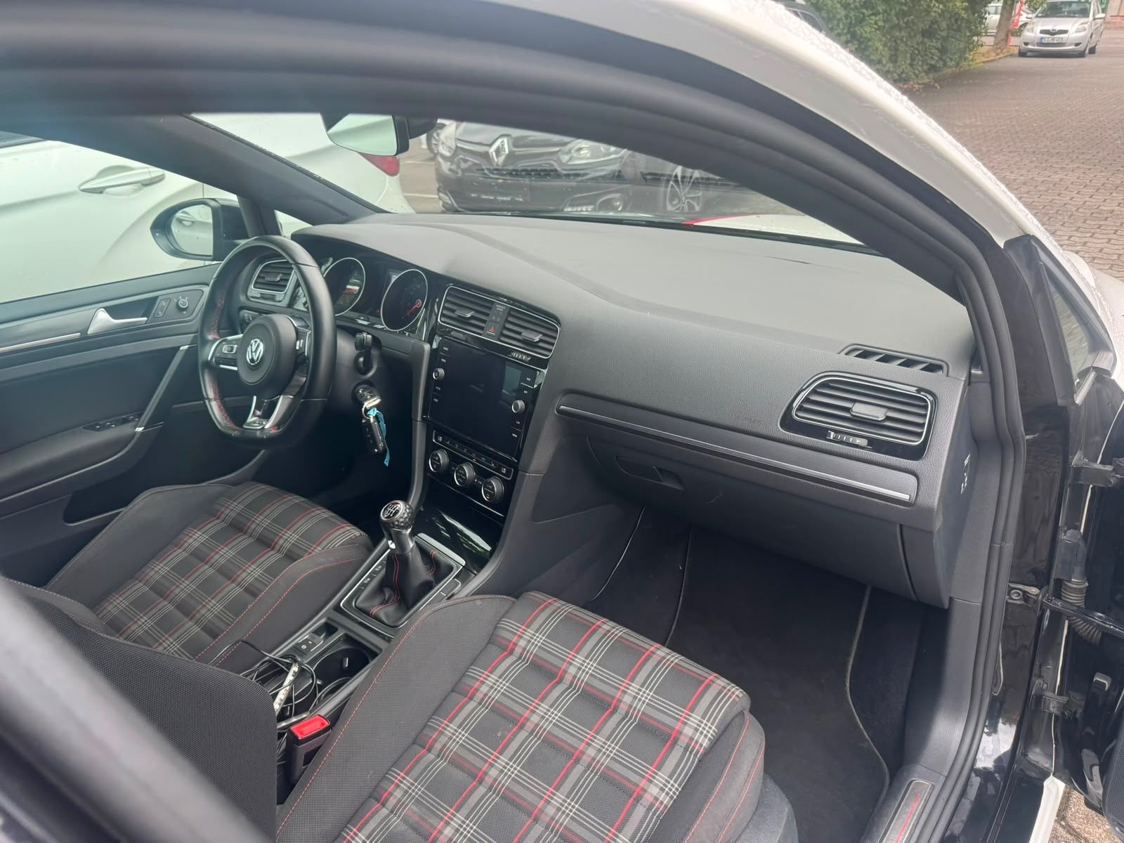 Fahrzeugabbildung Volkswagen Golf VII Lim. GTI BMT/Start-Stopp