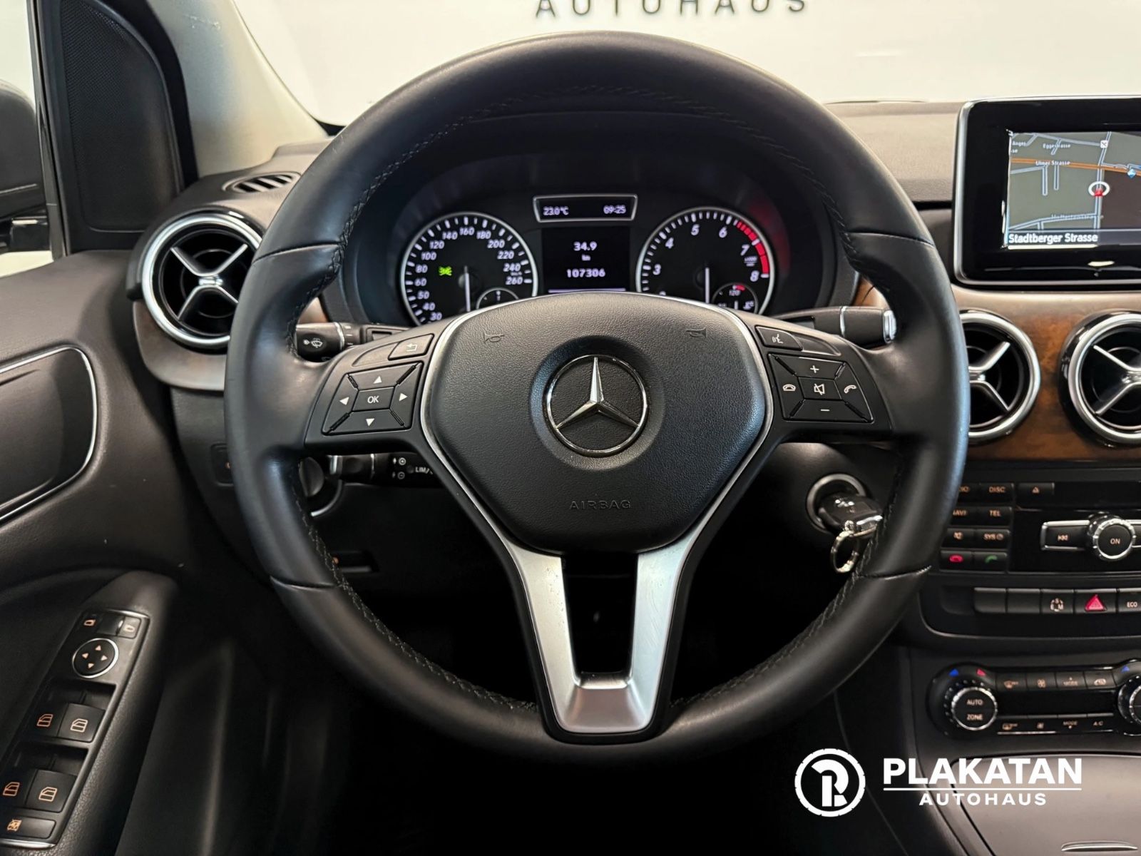 Fahrzeugabbildung Mercedes-Benz B 200 Navi Bi-Xenon Tempomat 1Hand