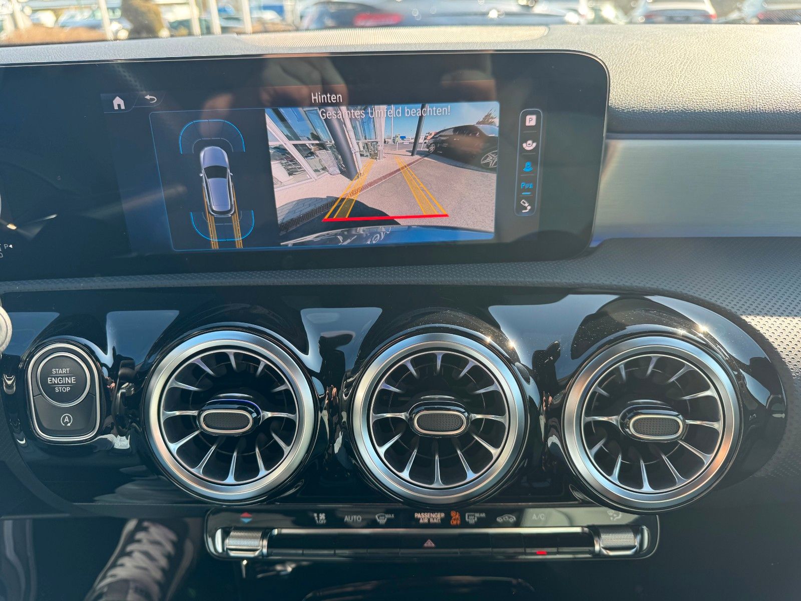 Fahrzeugabbildung Mercedes-Benz A 250 4Matic+AMG+AHK+Ambiente+RKF+Leder