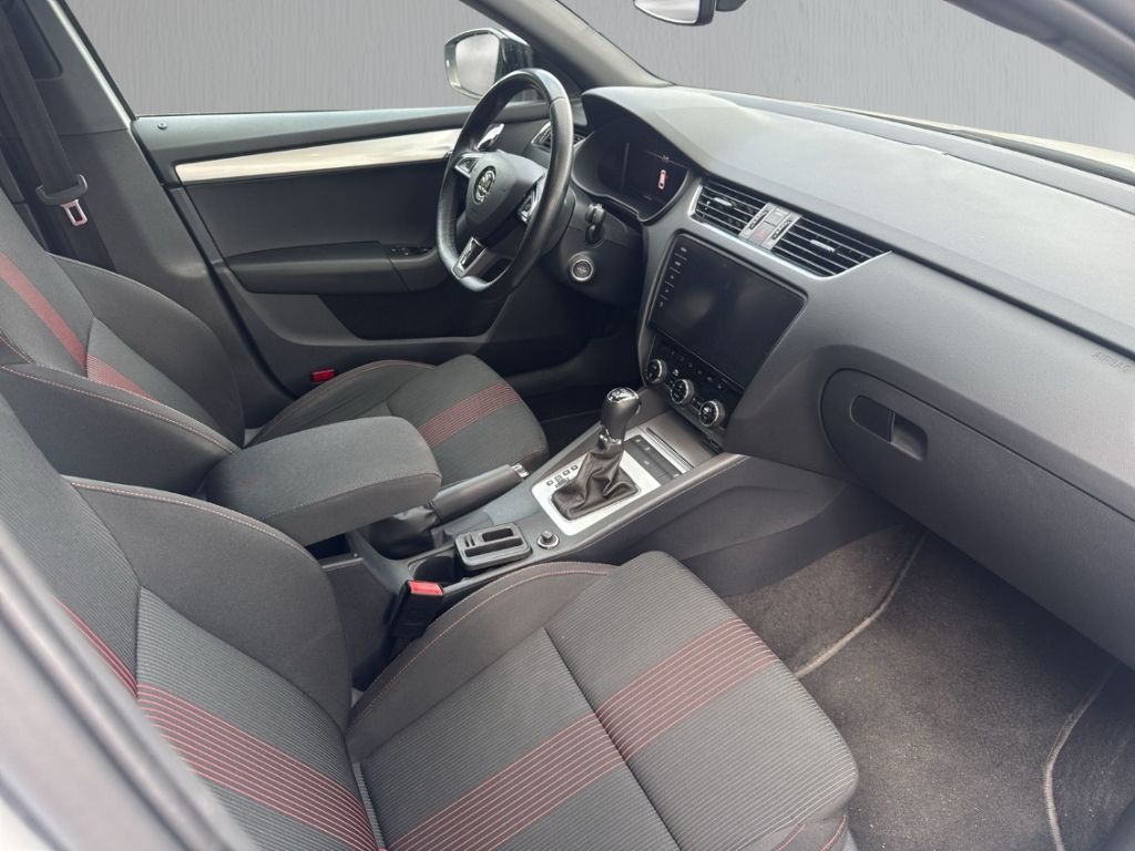 Skoda Octavia Combi 2.0TSI DSG 4x4 Sport Edition Pano foto 18