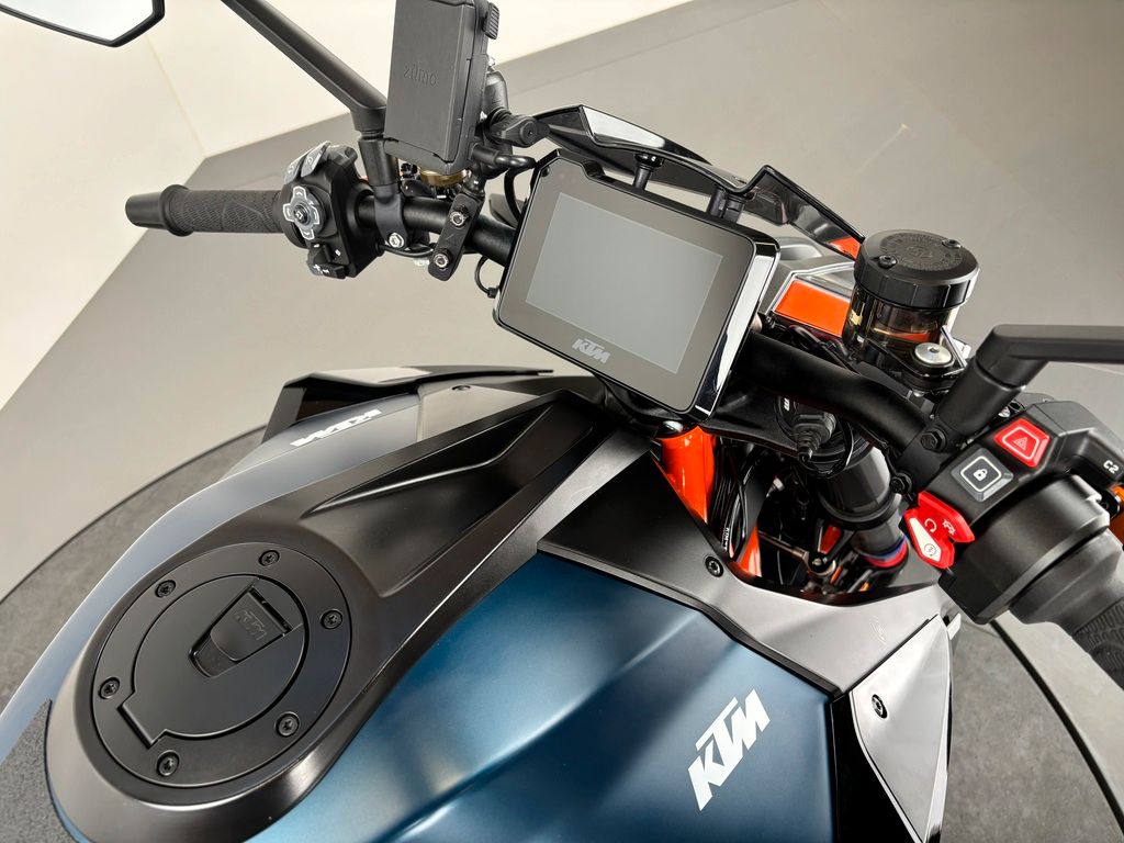 Fahrzeugabbildung KTM 1290 SUPER DUKE R EVO *TECHPACK *AKRA *POWERPART