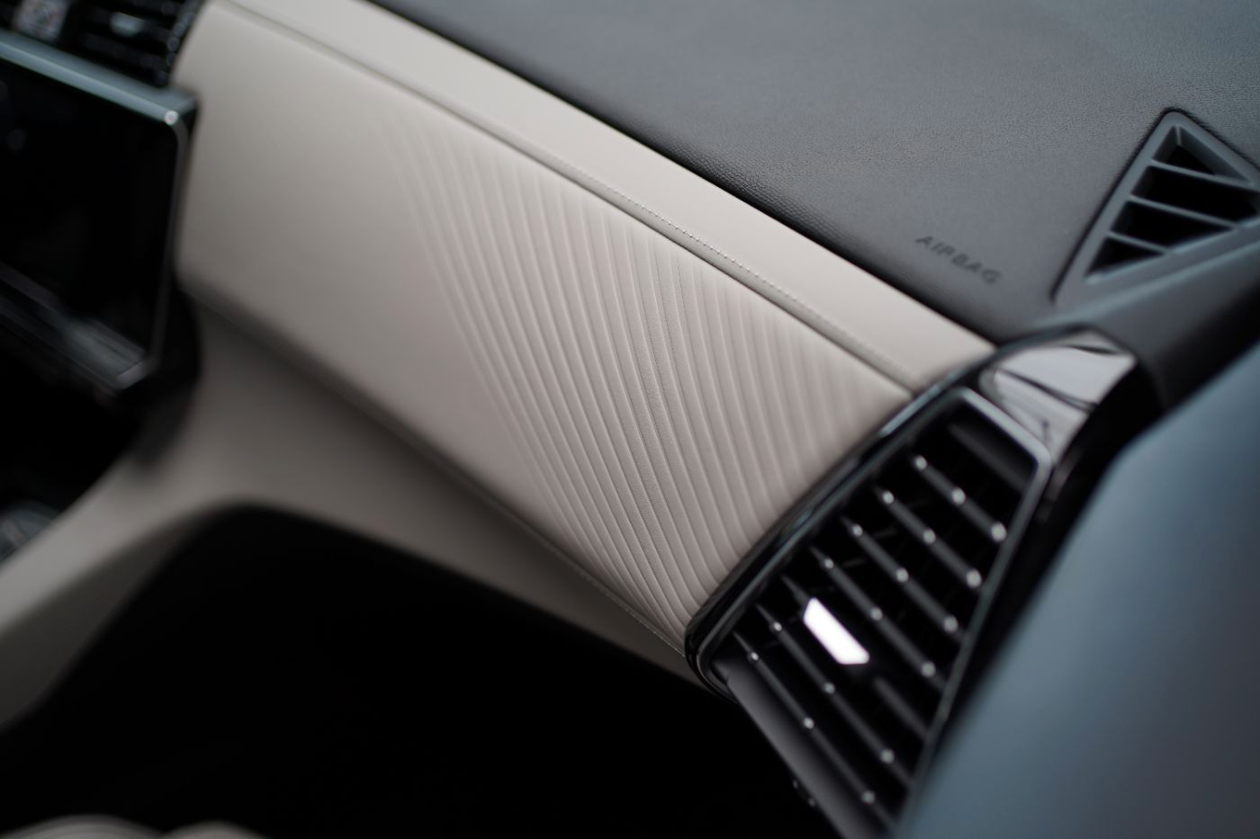 Fahrzeugabbildung DS Automobiles DS7 BlueHDi 130 EAT8 Opera Anhängerkupplung Foca