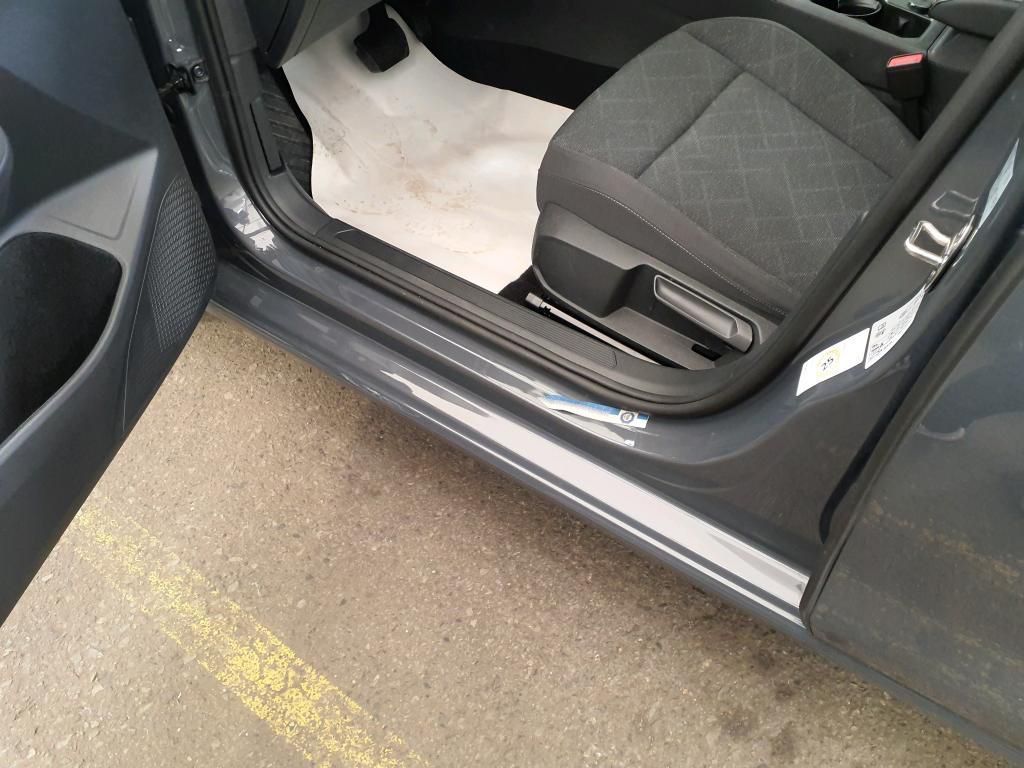 Volkswagen Golf Life 2.0 TDI SCR DSG PDC*Tempo*Klima*NAV*SH