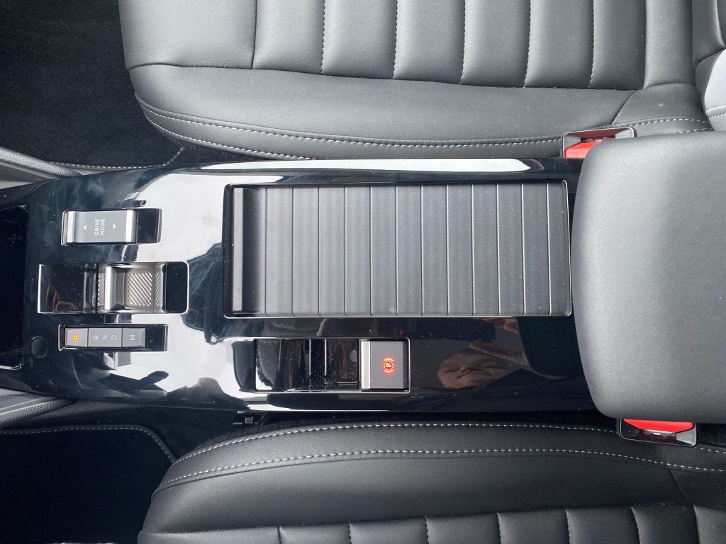 Fahrzeugabbildung Citroën C4 Benzin 130 Automatik MAX *Winter+Techno-Pak*