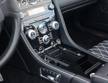 2012 Aston Martin DBS — миниатюра 43