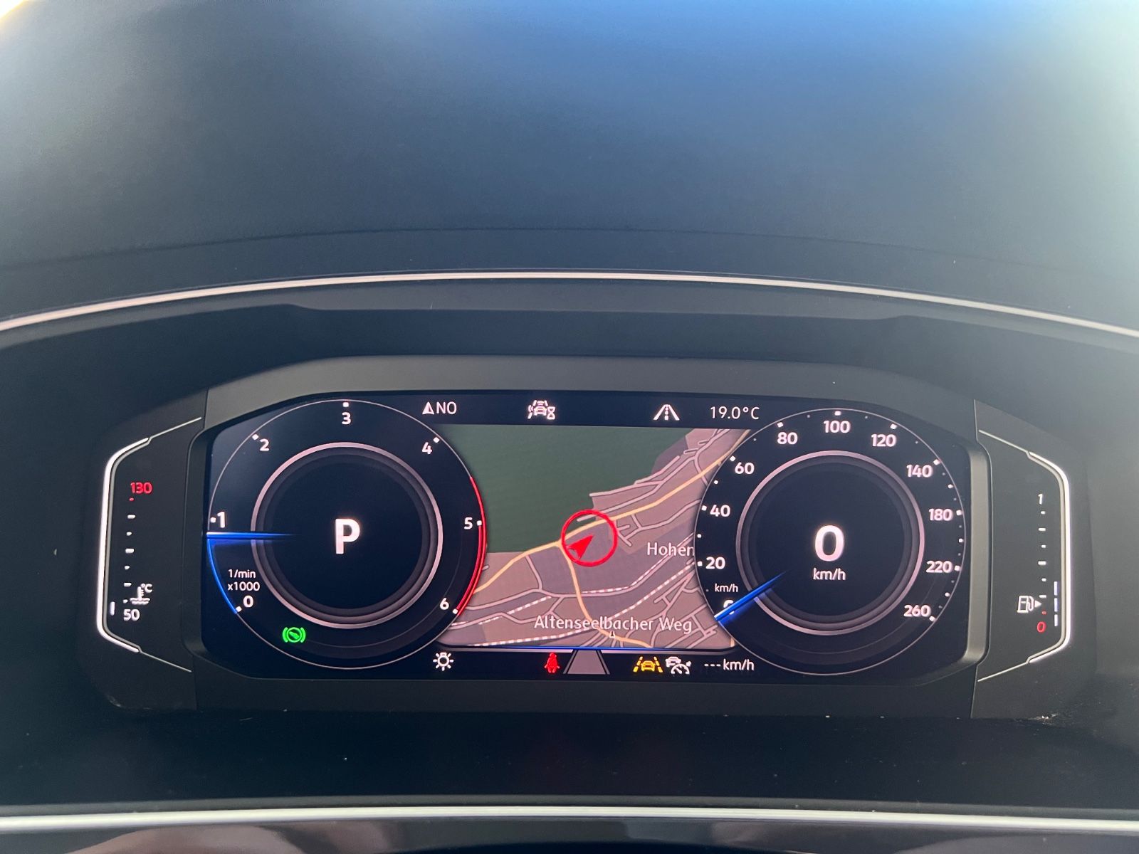 Fahrzeugabbildung Volkswagen Tiguan Highline 2.0TDI DSG 4Motion R-Line