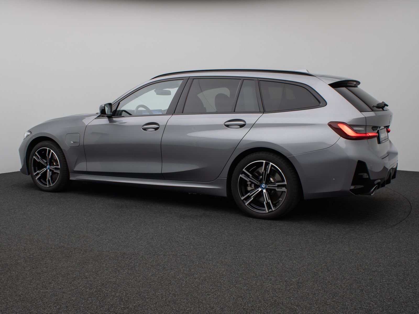 Fahrzeugabbildung BMW 330e M Sport Panorama Kamera HUD DAB HiFi AHK