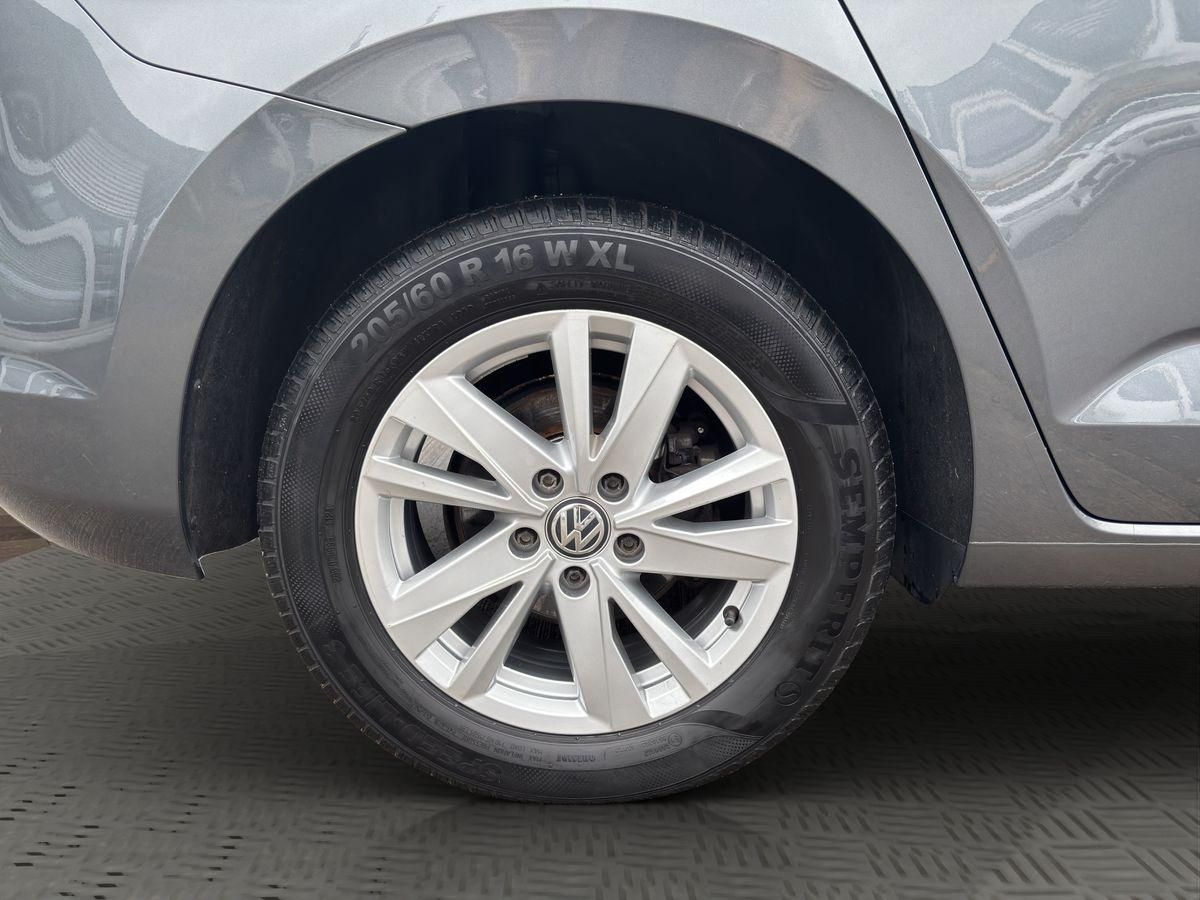 Touran Comfortline DSG PDC v+h KLIMAAUTO LED