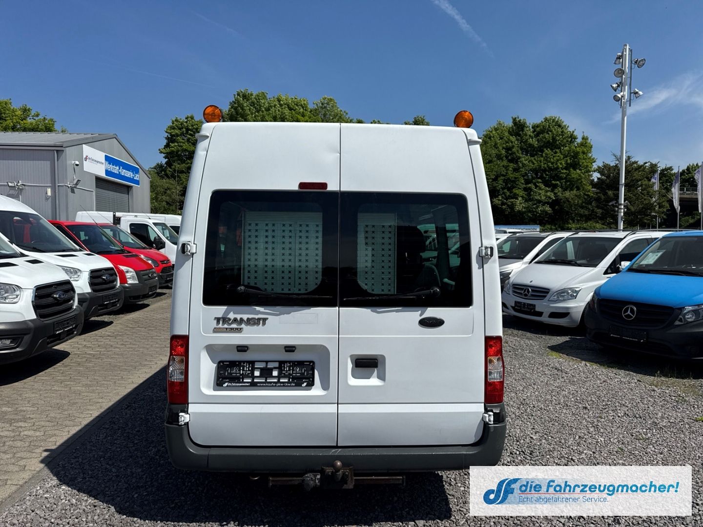 Fahrzeugabbildung Ford Transit Kombi FT300 2.2 TDCI 2x Klima eFH ZV ESP