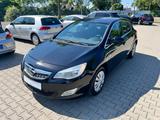 Opel Astra J Lim. 5-trg. Cosmo 1.6 -Navi -Klima - AHK - Opel Astra aus 2010: 1.6