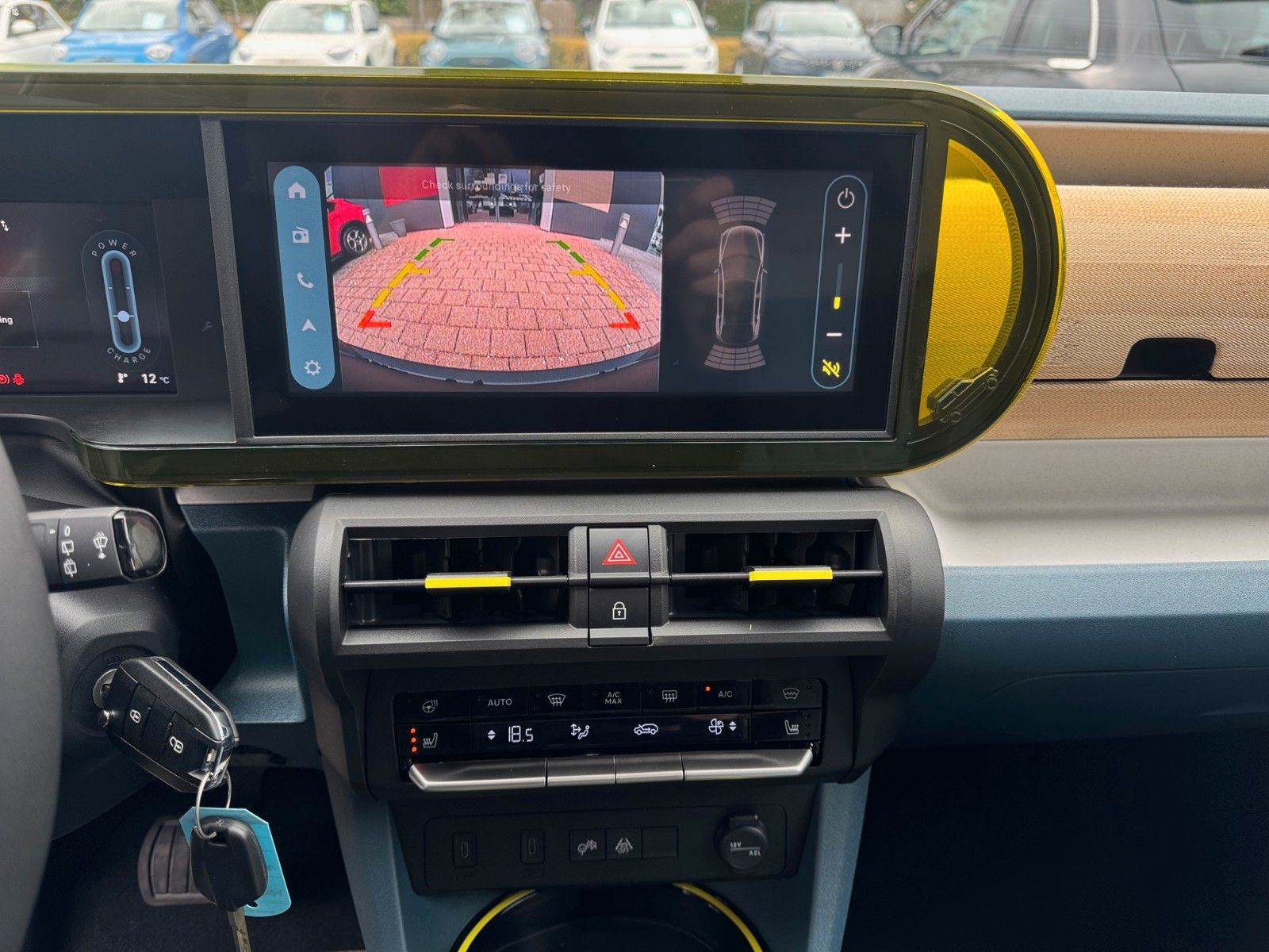 Fahrzeugabbildung Fiat Grande Panda Elektro La Prima 44 kWh Navi Kamera