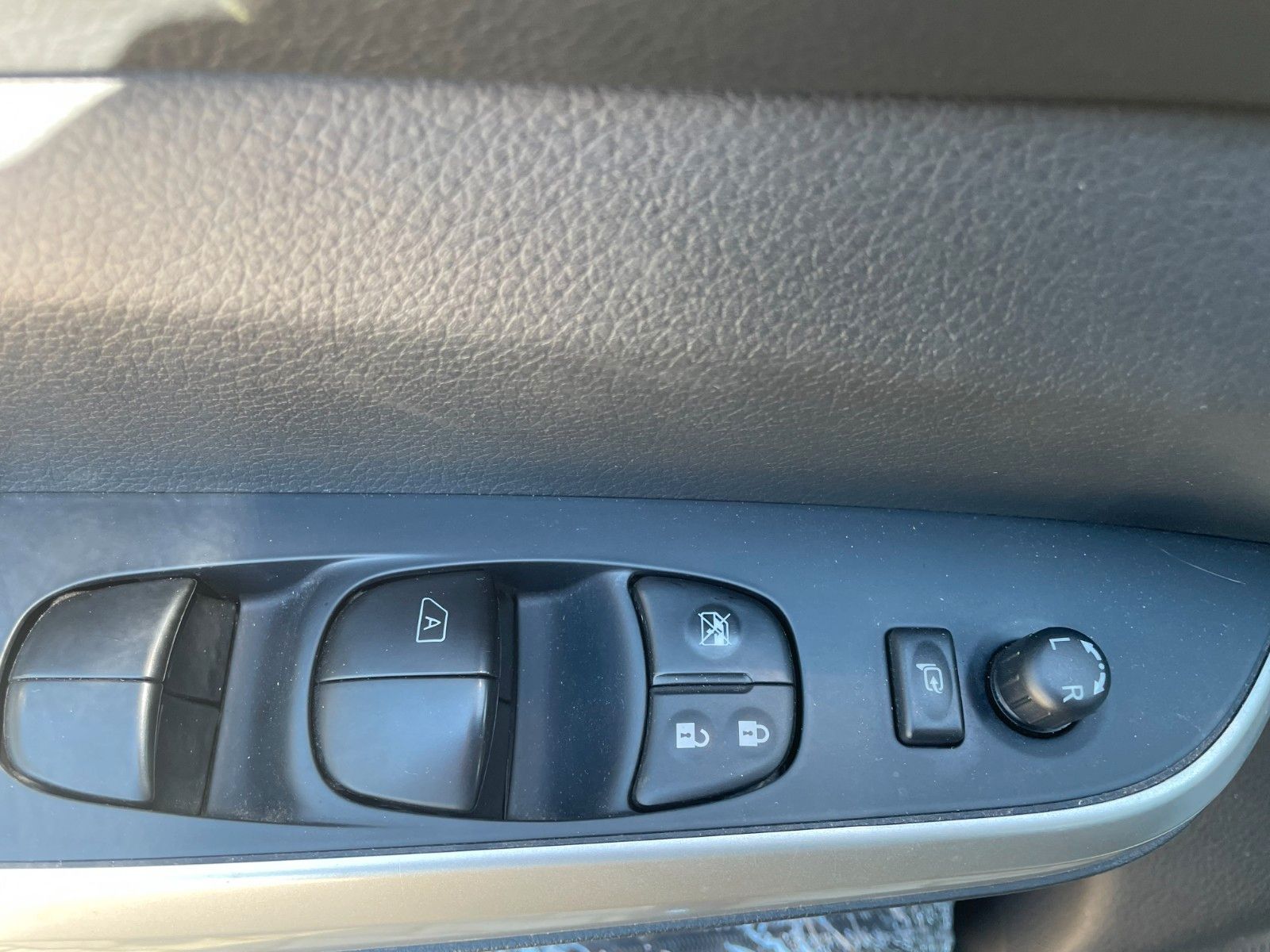 Fahrzeugabbildung Nissan Navara NP300 N-Guard Double Cab 4x4