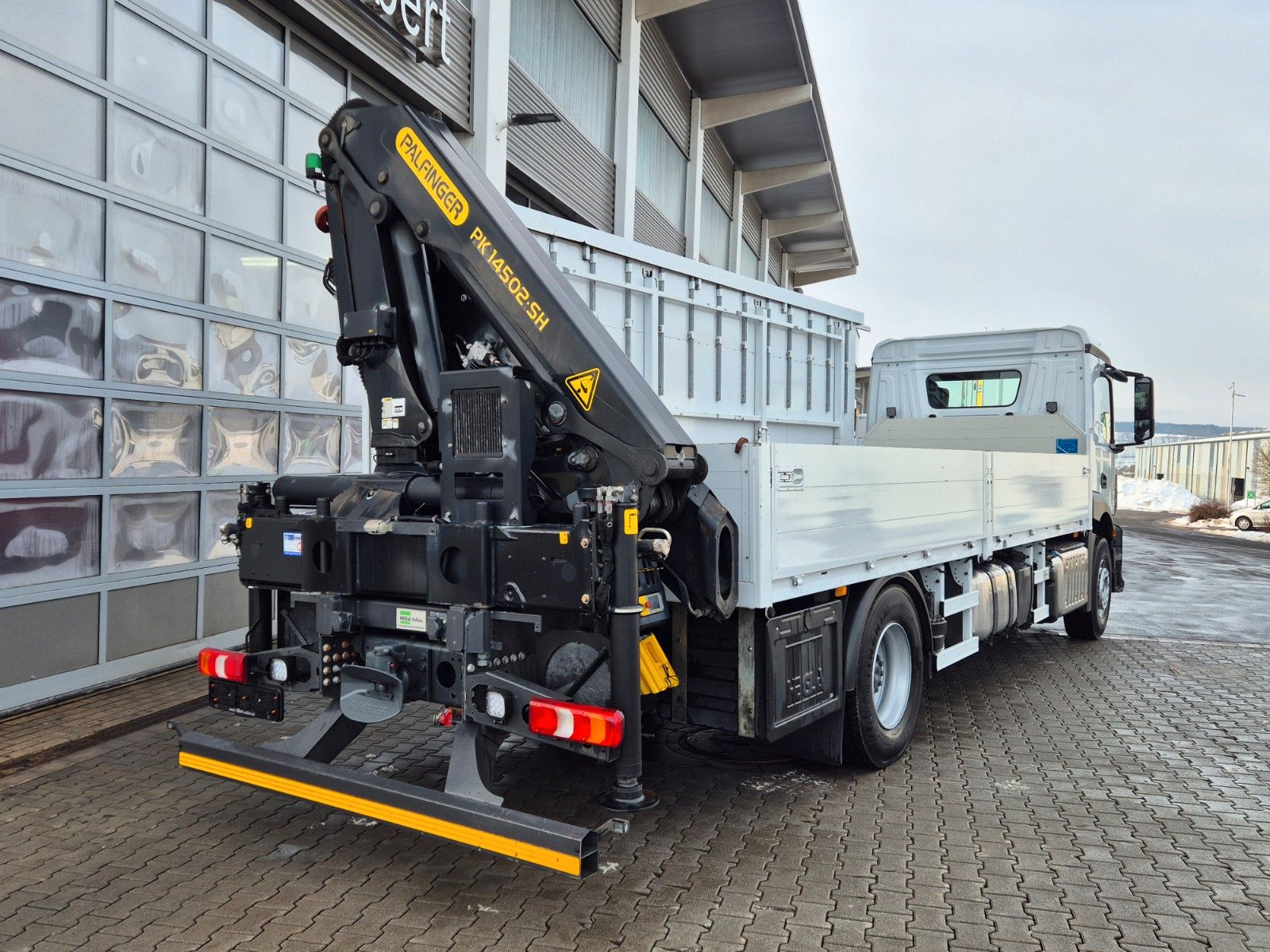 Fahrzeugabbildung Mercedes-Benz Actros 1832 L Glaswand Palfinger PK 14502 Funk