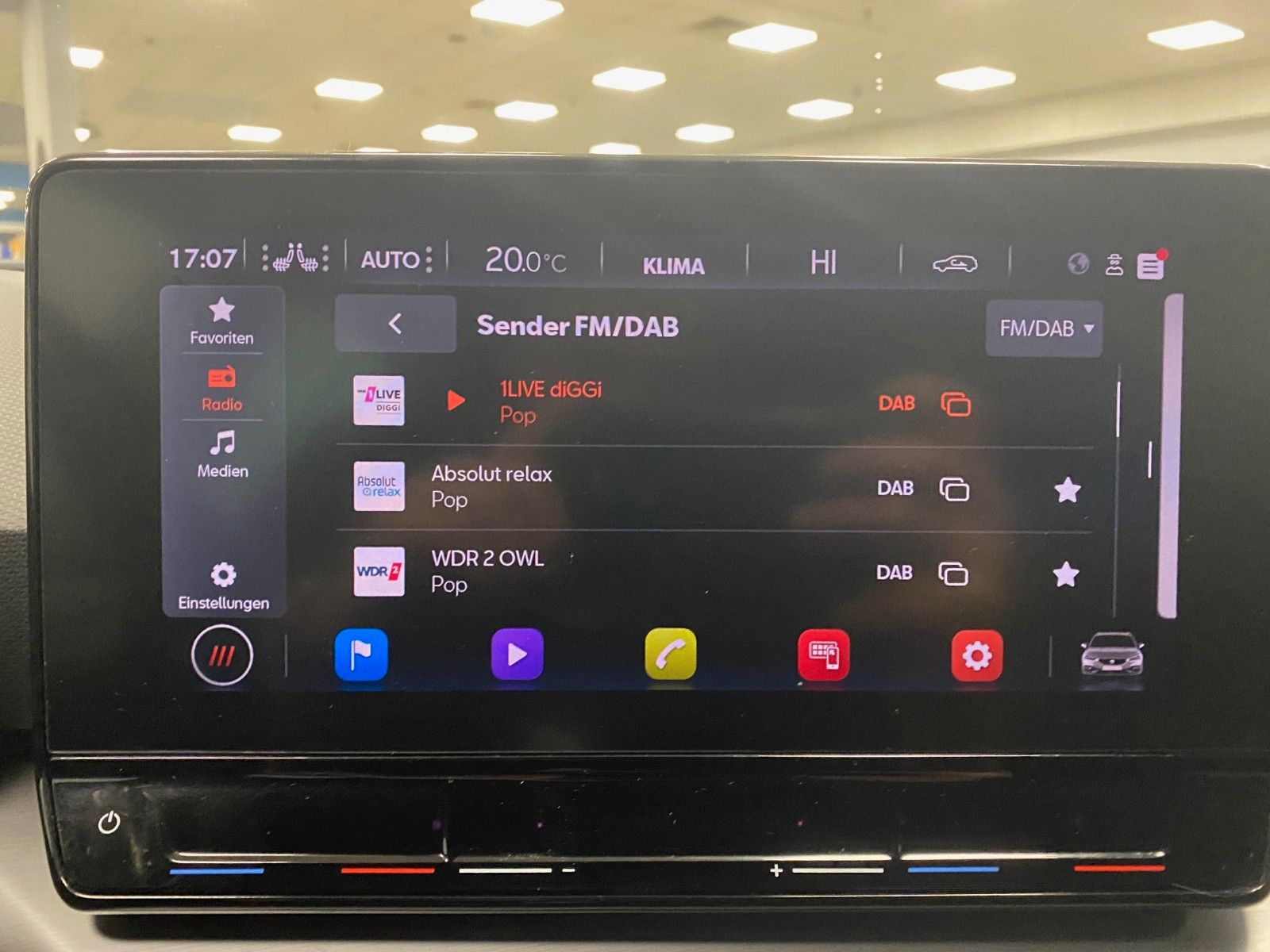 Fahrzeugabbildung SEAT Leon 1.5 TSI FR Sportstourer+ACC+AHK+KAMERA+ST+