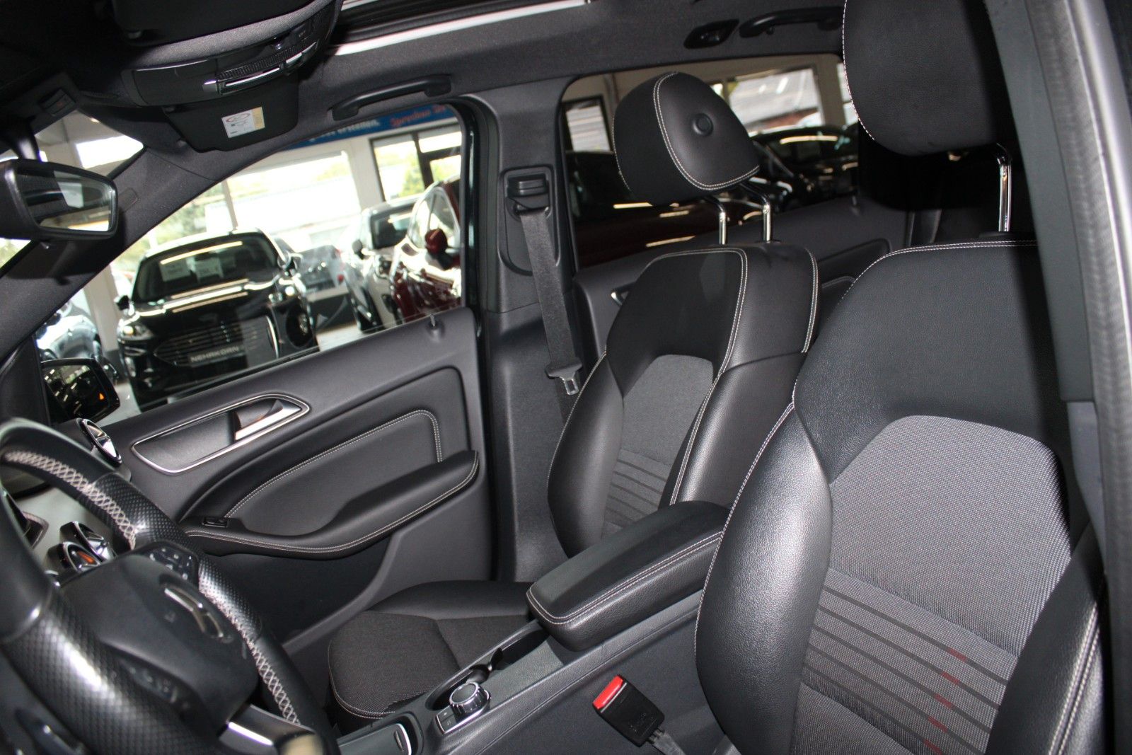 Fahrzeugabbildung Mercedes-Benz B 180 CDI Urban NAVI + PANORAMADACH + AHK
