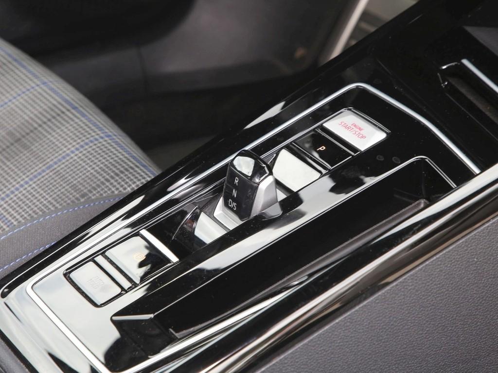 Volkswagen Golf VIII GTE 1.5 TSI eHybrid 200 kW 17" ACC AHK, миниатюра 10